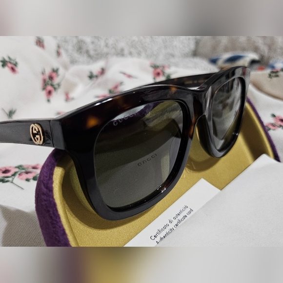 Gucci Tortoise Sunglasses - Picture 4 of 9